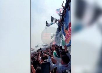 Colapsa el techo del Estadio Monumental de Chile y cede con hinchas arriba
