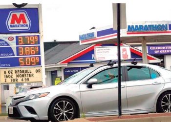Sigue bajando precio de gasolina
