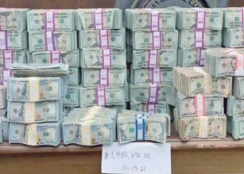 Decomisan dinero y hasta dólares falsos en un autobús