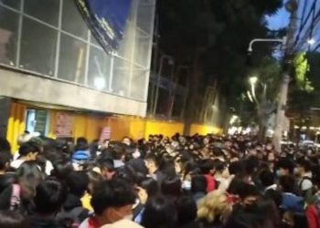 VIDEO: Encapuchados toman Prepa 5 de la UNAM e impiden entrada a estudiantes