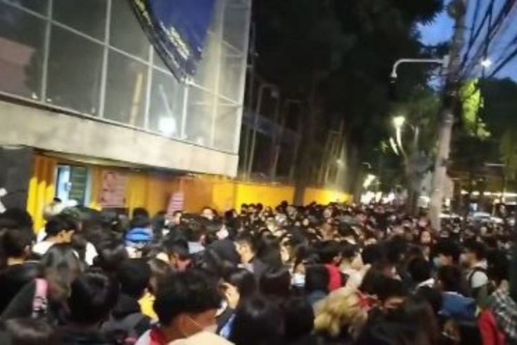 VIDEO: Encapuchados toman Prepa 5 de la UNAM e impiden entrada a estudiantes
