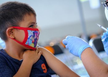 Pide Salud a neolaredenses prepararse para temporada de frío