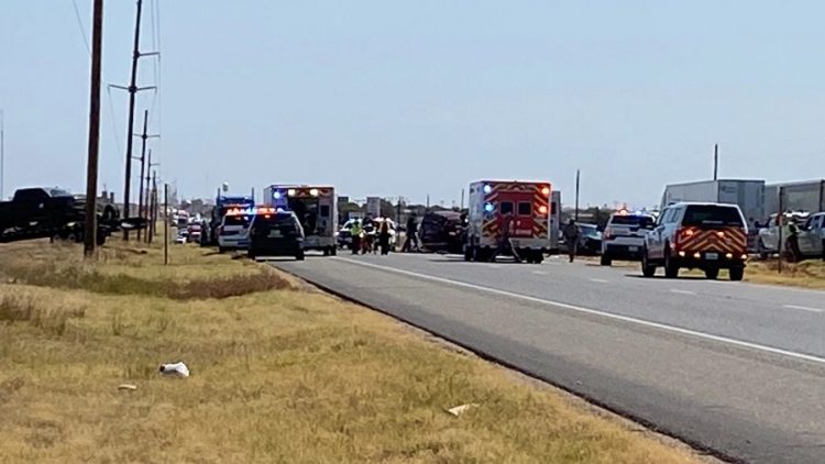 Muere laredense impactado por una llanta de tráiler suelta en la 35