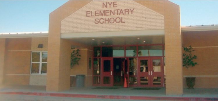 Estudiante de primaria lleva pistola de postas a la escuela