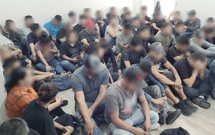 Rescatan a 43 inmigrantes que estaban en cautiverio