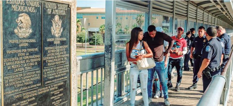 Cierran frontera de Laredo al asilo