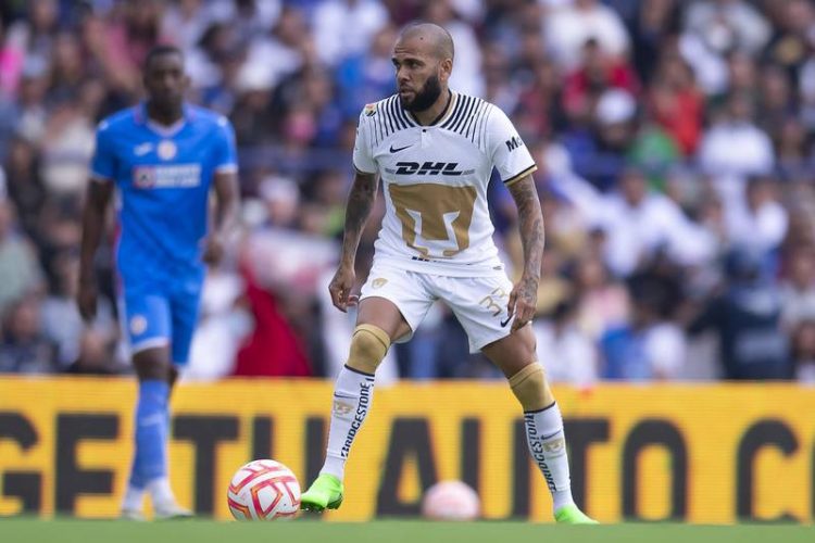 Dani Alves ‘abandona’ a Pumas tras juego con la Máquina