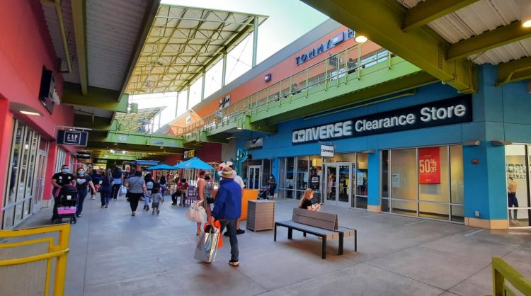 Confirman, otra vez, fuga de compradores a Laredo, Texas