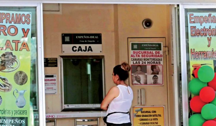 Tras regreso a clases saturan casas de empeño