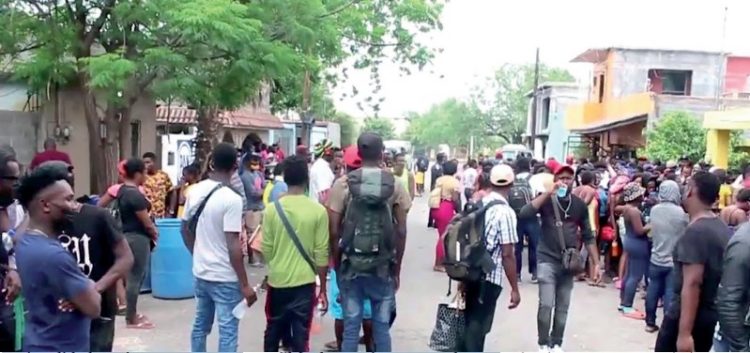 Quedan aquí ya cerca de mil haitianos