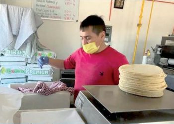 Va AMLO contra precio de la tortilla