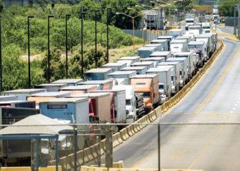 Cruzan hasta 17 mil camiones diarios