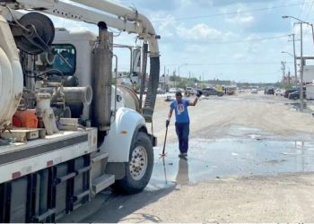 Lluvias saturan el drenaje de basura