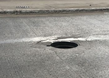 Son alcantarillas abiertas riesgo para automovilistas