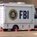 Realiza FBI aparatoso cateo en casa de Laredo