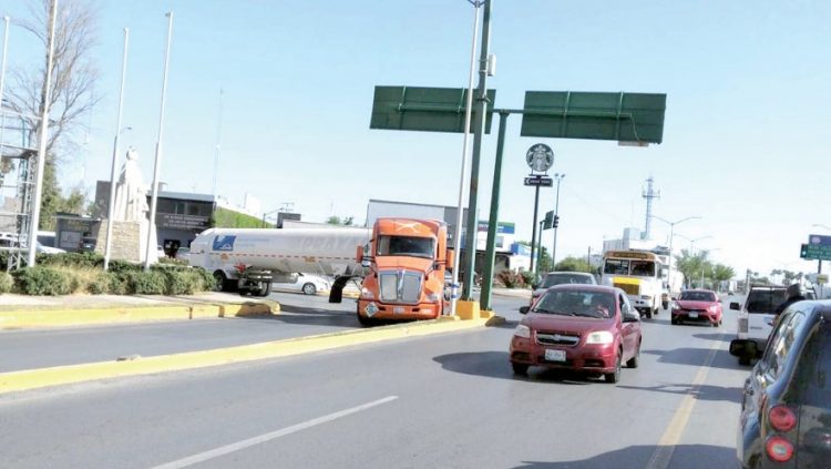 En riesgo zona urbana por corralones de tráileres