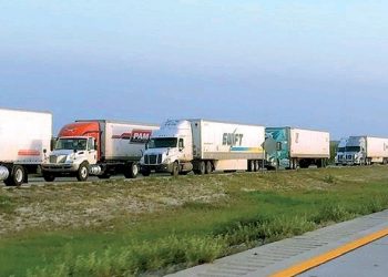 Falla provoca filas kilométricas