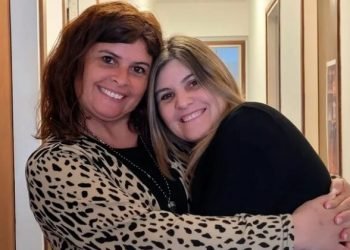 Vivieron 44 años sin saber que la otra existía: una creció bien, la otra en una película de terror