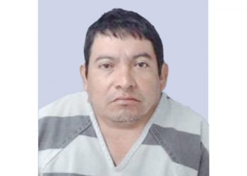 Abusa de sus dos hermanitas