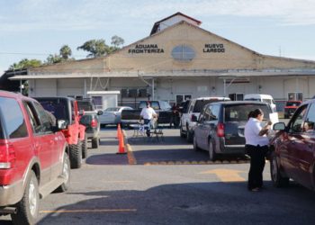 Caravanas de ‘chocolates’ foráneos vienen a legalizarse en Nuevo Laredo