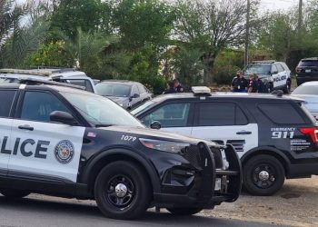 Lo encuentran muerto en el interior de auto abandonado