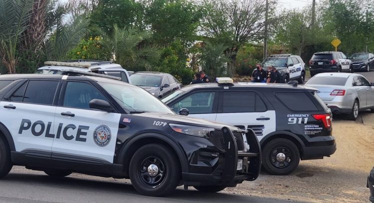 Lo encuentran muerto en el interior de auto abandonado