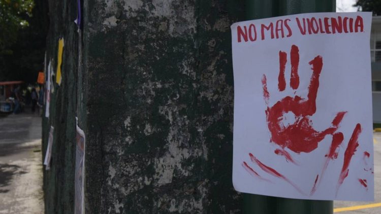 Investigan cuenta de redes donde graban a mujeres mientras caminan en la calle