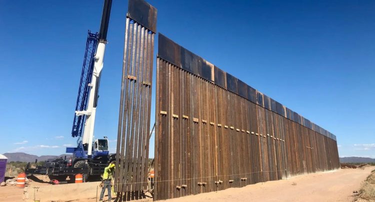 Retoma Texas muro fronterizo