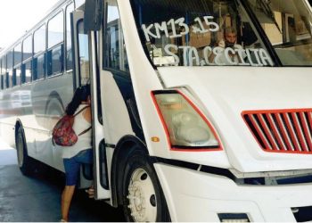 Insisten en incremento del pasaje en urbanos
