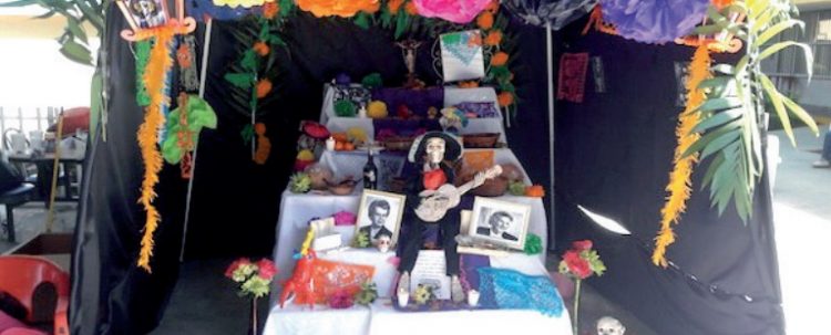 Concurso de altares y calaveras en la Facultad de Enfermería