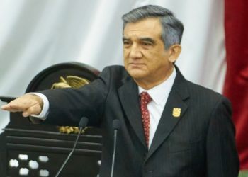 Asume Américo la gubernatura