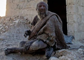 Muere Amou Haji, ‘el hombre más sucio del mundo’, a los 94 años