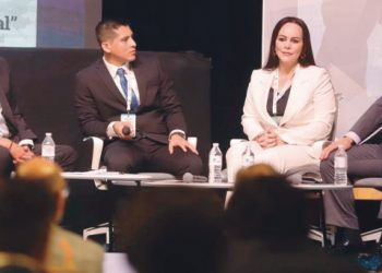 Expone Carmen Lilia Canturosas proyectos estratégicos para Nuevo Laredo en Foro INDEX
