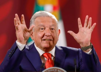 Acepta AMLO que no hay medicamentos, «pero va a haber», señala