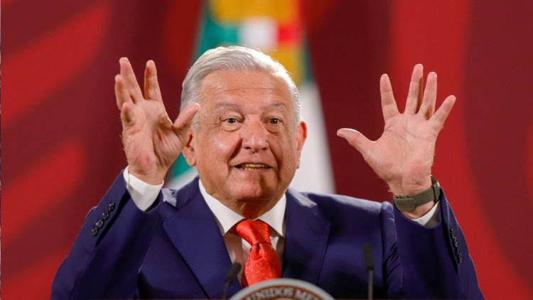 Acepta AMLO que no hay medicamentos, «pero va a haber», señala