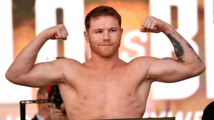 Canelo Álvarez volvió a su gimnasio tras someterse a una cirugía en la mano izquierda
