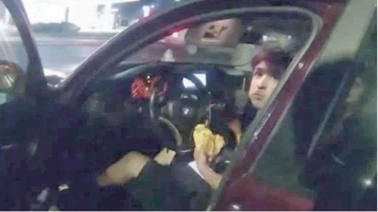 Despiden a oficial por disparar a joven