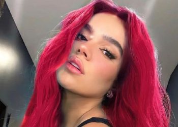 El conmovedor gesto de Karol G con una fan que dio a luz en pleno concierto