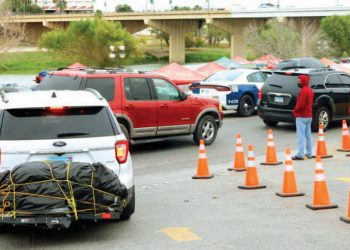 Alertan a paisanos iniciar trámites de viaje