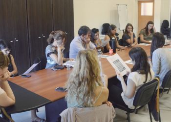 Maestros se reúnen con nuevas autoridades educativas