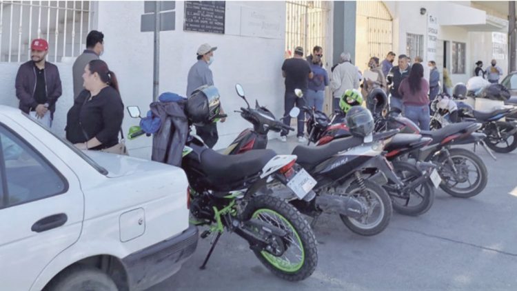 Adiestran a repartidores sobre el correcto manejo de la motocicleta