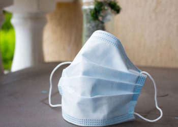 Recomiendan seguir usando cubrebocas, pese a relajación