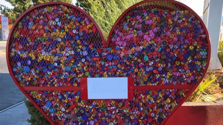 Saquean contenedores de tapitas que iban a ser donadas a niños con cáncer