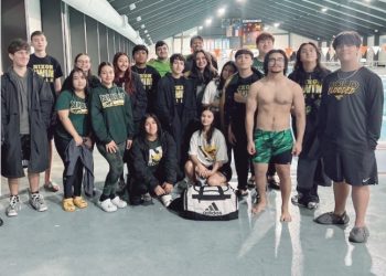 Sobresale equipo de natación de preparatoria Nixon