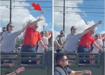 Avientan una lata de cerveza al senador Ted Cruz durante el desfile de los Astros