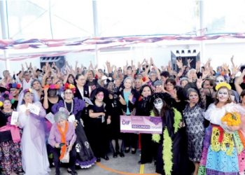 Convive María de Villarreal con Adultos Activos por Día de Muertos