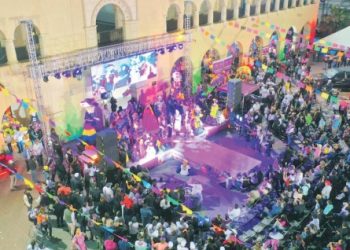 Disfrutan ciudadanos del Festival de la Catrina