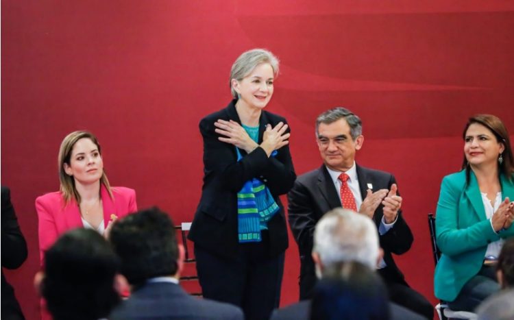 Impulsa María de Villarreal acciones para erradicar la violencia de género