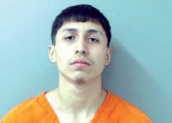 Adolescente golpea en la panza a su novia embarazada