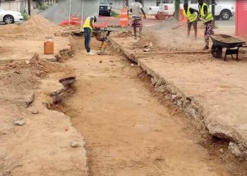 EN ZONA CENTRO Descubren calles SIN TUBERÍA